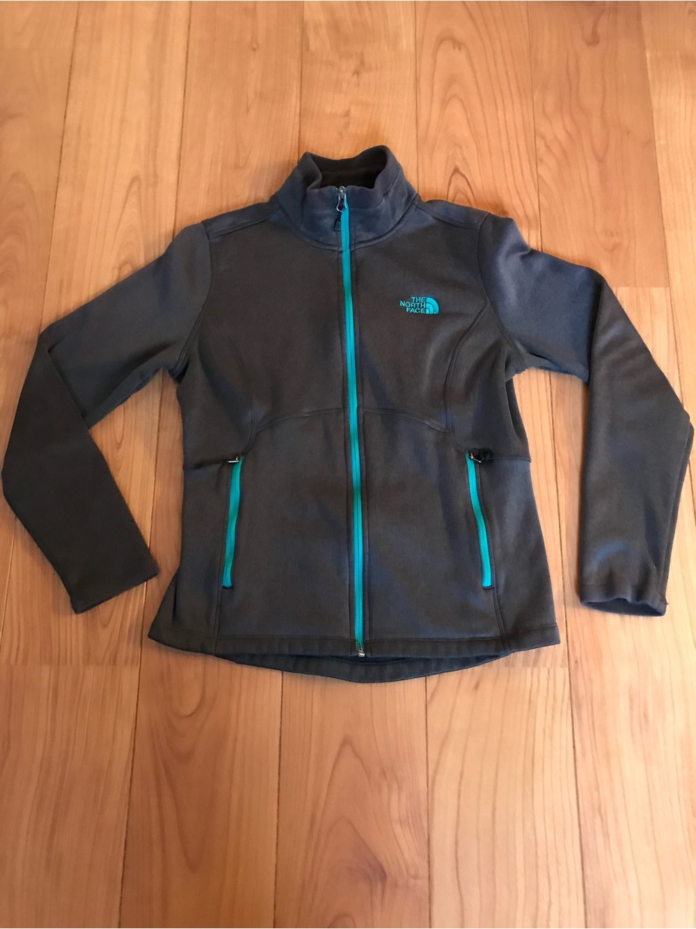 The North Face Women's Gray Fleece Jacket with Teal Zippers Size Medium